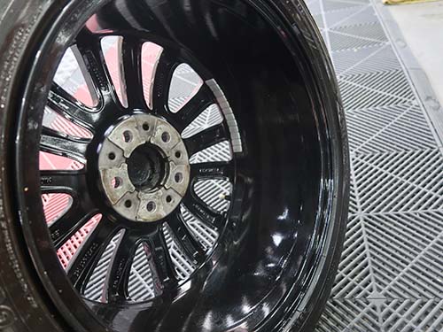 ホイール裏側まで徹底洗浄