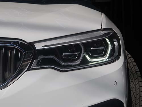 一般的にはヘッドライトASSY交換が案内される不具合