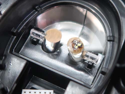 デイライトLEDの発熱により導光用アクリルが焼損してしまうことが原因