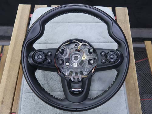 LCIモデル用 純正YOURSステアリングへ交換