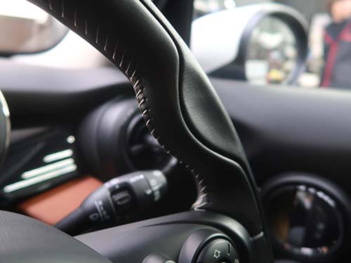 ナッパレザー仕様で上質なシルバーステッチ