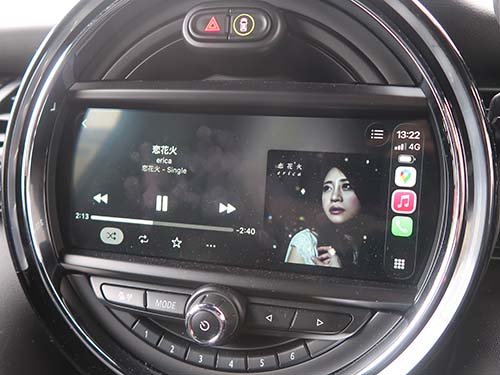 ナビ+音楽アプリ同時表示が自然なレイアウト