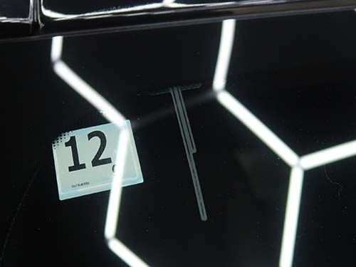 社外地デジチューナーが装着済み。AVインターフェースが既に組み込まれている状態