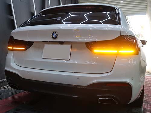 LCI(後期)モデル用純正テールライト|ウインカー点灯