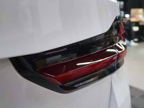 プログラム更新を行うことで、車両に正しくLCIテールライトの設定が反映