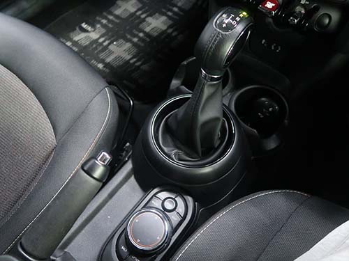 2015年式 ミニ F56 車両動き出し注意 バネ交換