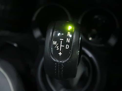 シフトレバーは物理的には「P」に入っているのに車両側が「Pに入っていない」と誤認識