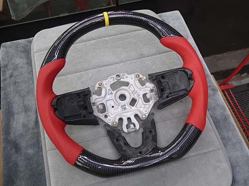 VERSPIELT製カスタムステアリング