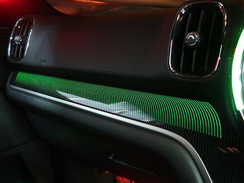 純正アンビエントライトカラーと連動してカラーチェンジが可能