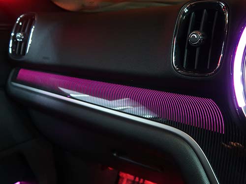 夜間は室内全体の雰囲気をワンランク引き上げてくれます