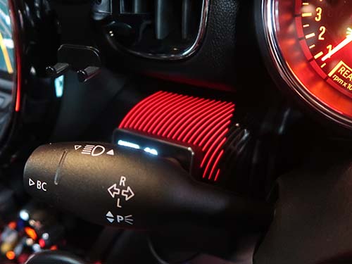 純正アンビエントライトカラーと連動してカラーチェンジが可能