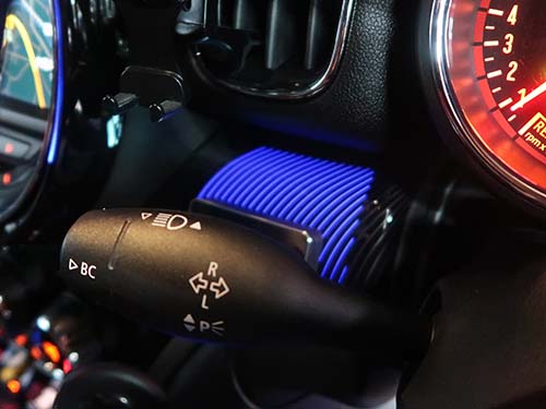 純正アンビエントライトカラーと連動してカラーチェンジが可能