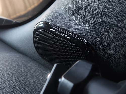 見た目は純正然としながら、高域の情報量をしっかり確保