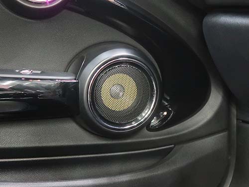 MINI コンバーチブル F57 FOCALスピーカーとBEWITHプロセッサーを装着