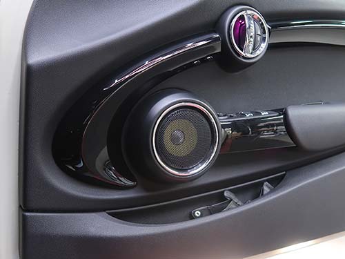 FOCAL製ミッドレンジスピーカー