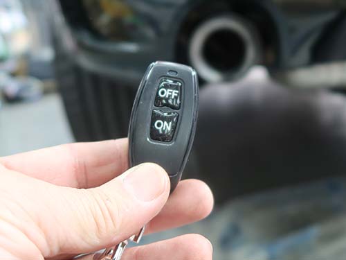 ミニ クラブマン F54 JCW バルブコントローラーを装着