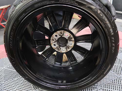 ホイールを取り外したタイミングで裏側まで徹底洗浄