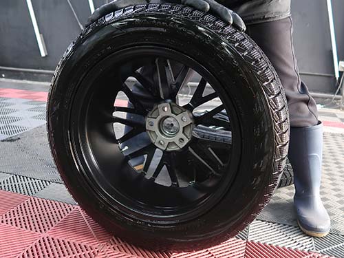 ホイールを外すタイミングで裏側まで専用クリーナー洗浄