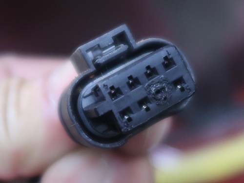 コネクターは熱によって溶損