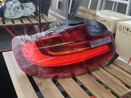 BMW 2シリーズクーペ F22 テールライト 交換