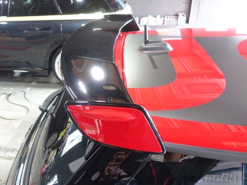 GIOMIC製GTスタイルウイングキットを装着