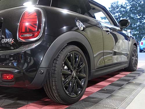 「純正ではなく、自分が納得できる足回りを」というコダワリでのチョイス