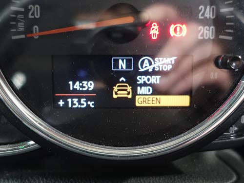 GREENモードで燃費重視の走行が可能