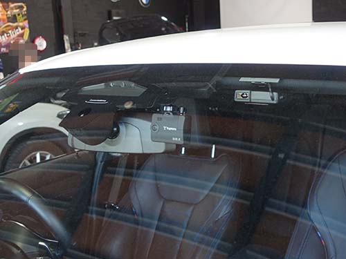 既存のドライブレコーダーを取り外してから新しいモデルへ交換