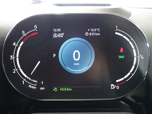 メーターパネルもディスプレイのカラーデザインと連動して色味が変化