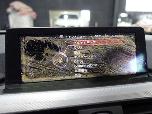 BMW 3シリーズ(F30) モニター 気泡トラブル