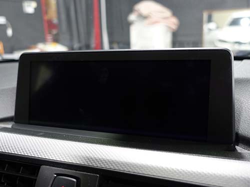 純正中古モニターへ交換修理