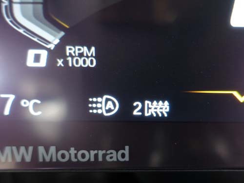 純正状態ではグリップヒーターは2段階設定