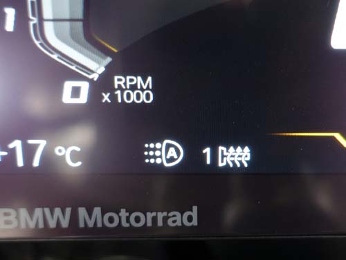 純正状態ではグリップヒーターは2段階設定