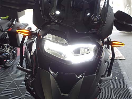 BMW F750GS デイライト有効化