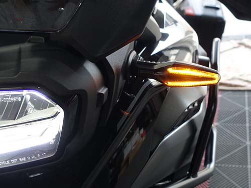 ウインカーを減光状態で常時点灯