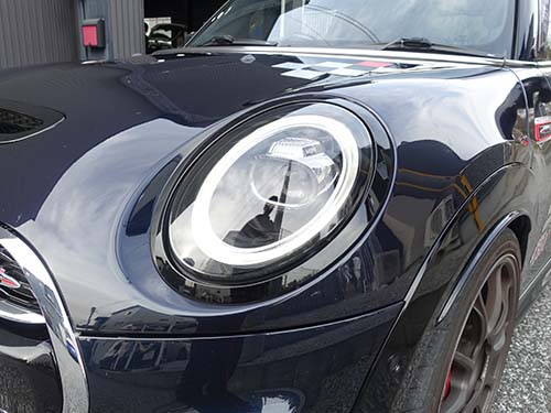 ヘッドライトレンズ保護にプロテクションフィルム施工