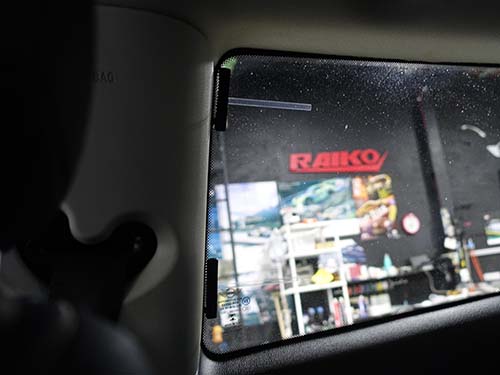 車両内部の電子機器による影響を抑え、安定した受信環境を確保