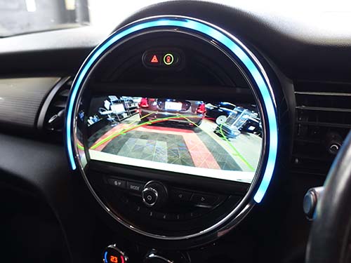 リバースギア連動で自動表示