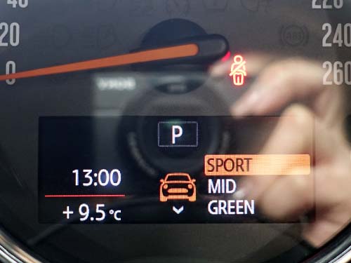 SPORTモード:レスポンス重視のスポーティな走行