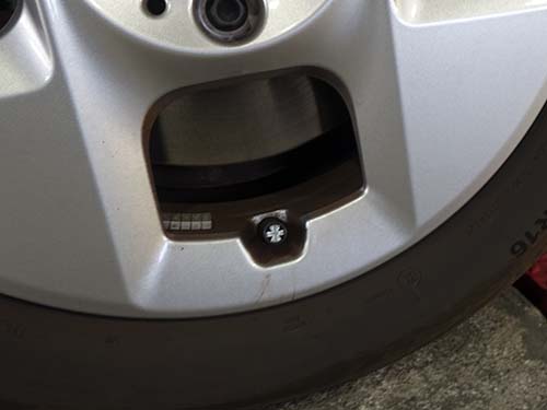 エアバルブキャップをBLACKJACK仕様へ交換