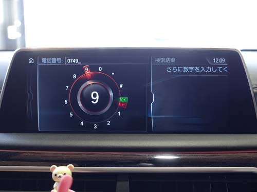 走行中でも目的地設定や映像視聴が可能