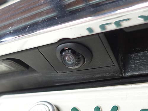 超小型タイプのバックカメラを使用