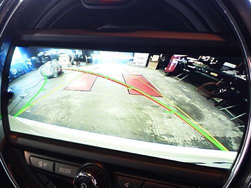 純正モニターに後方映像を表示