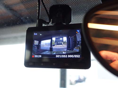 3.0インチのモニターを搭載