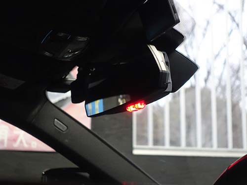 BMW 4シリーズグランクーペ(G26) セキュリティライトプラスを装着