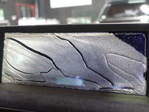 モニターの気泡やクラックは、放置しても改善することはない