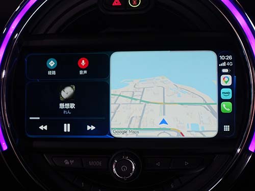 Apple CarPlayをフルスクリーン表示