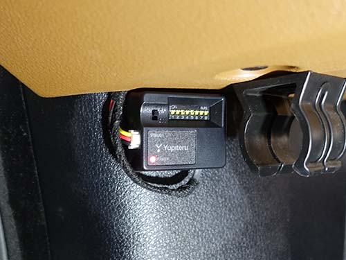 オプションの電圧監視機能付き電源ユニットも装着