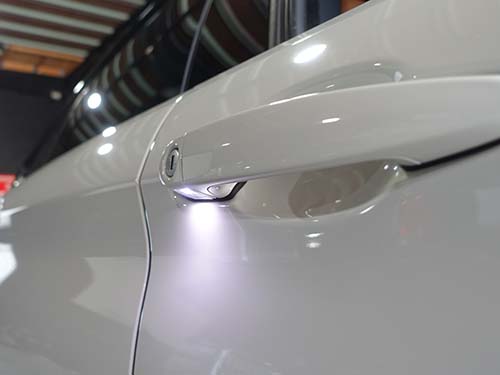 後退時にドアハンドル照明点灯設定