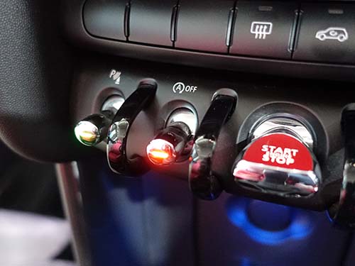 エンジン始動時にアイドリングストップのオフ設定